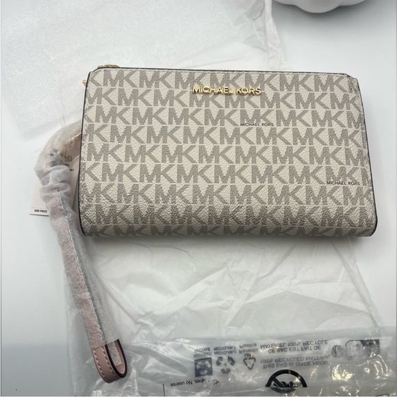 NWT Michael Kors blush Monogram Wristlet - Picture 1 of 6
